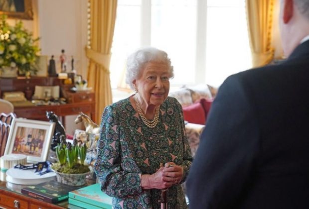 95 year old queen elizabeth tested positive for covid 19