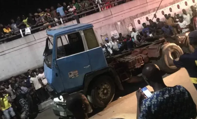 trailer falls from ojuelegba bridge 4 750x430