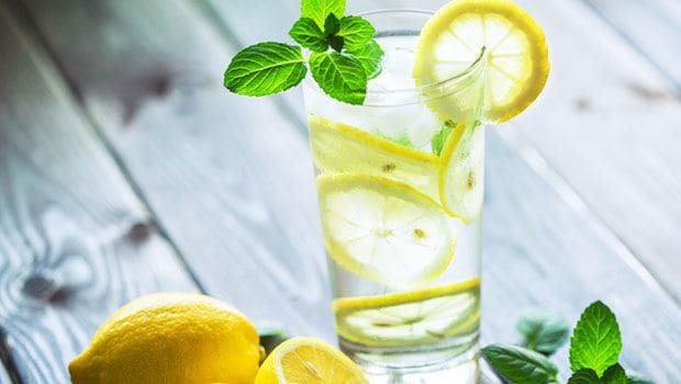 lemon water 620x350 41517389432