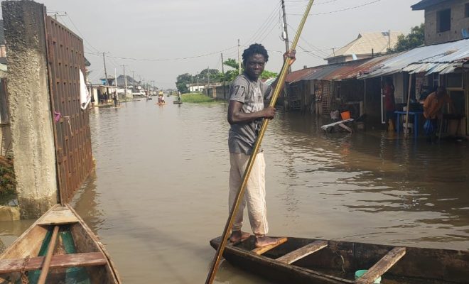 flood submerges lagos community residents resort to canoe 3 e1697720381893
