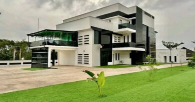 Singer Yinka Ayefele flaunts new mansion