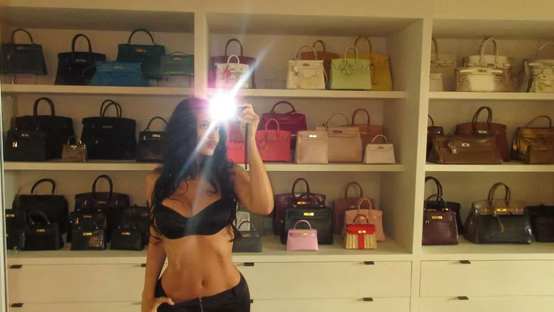 Kylie Jenner showcases premium Hermés collection